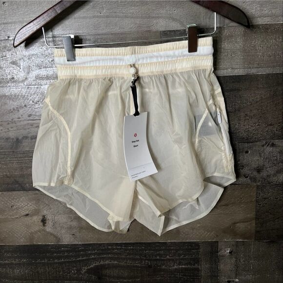 NWT Lululemon Step Out High Rise Short 0 - Picture 4 of 5